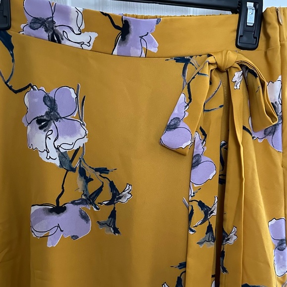 Le Lis Golda Faux Wrap Midi Skirt high-low - Picture 3 of 5